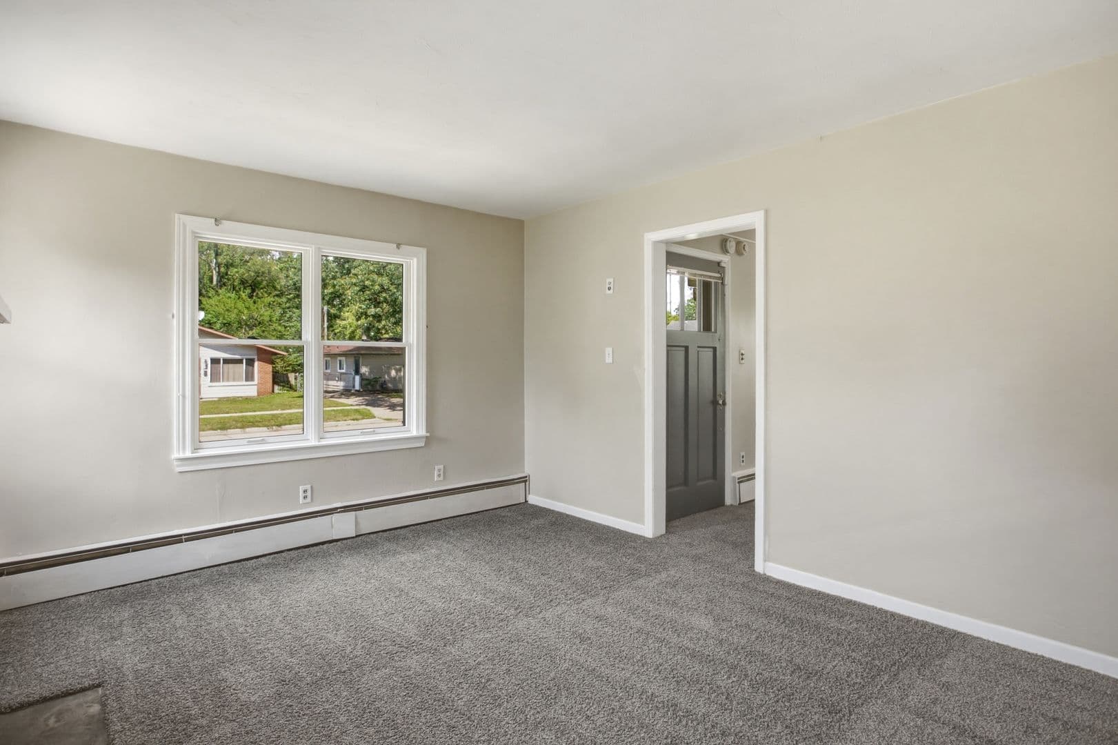 Dearborn Heights House: 25433 McDonald St