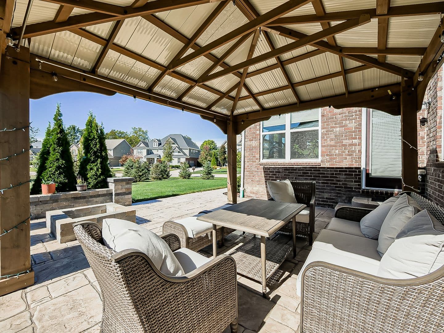 South Lyon House: 23431 Crooked Tree Ct S