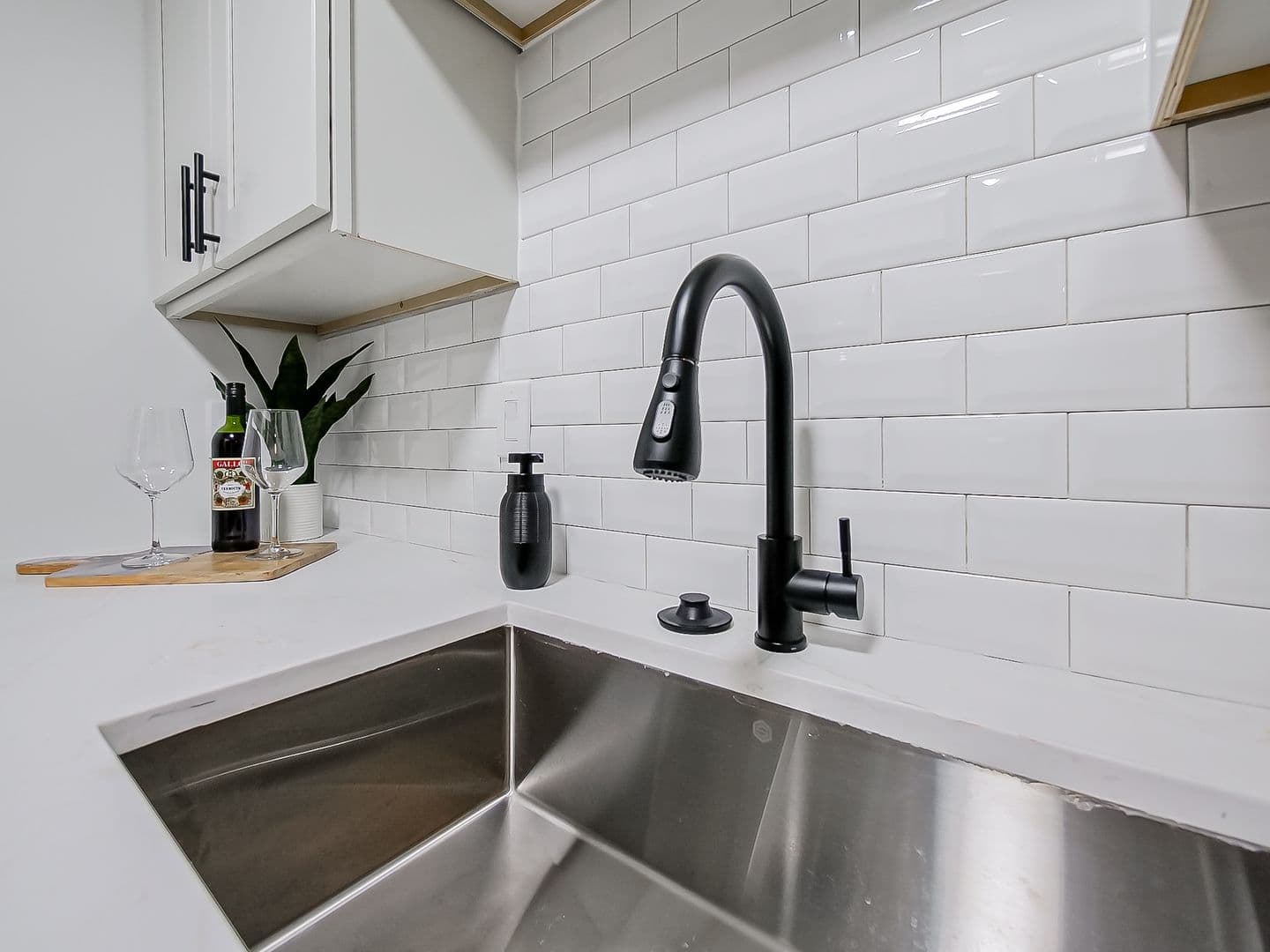 Plymouth Apartment: 40325 Plymouth Road