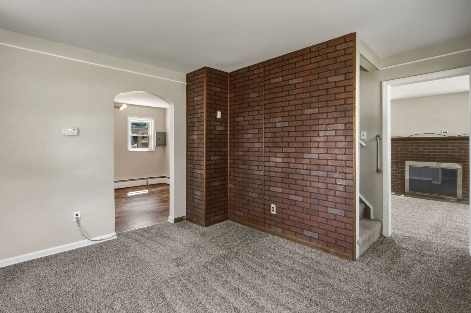 Dearborn Heights House: 25433 McDonald St