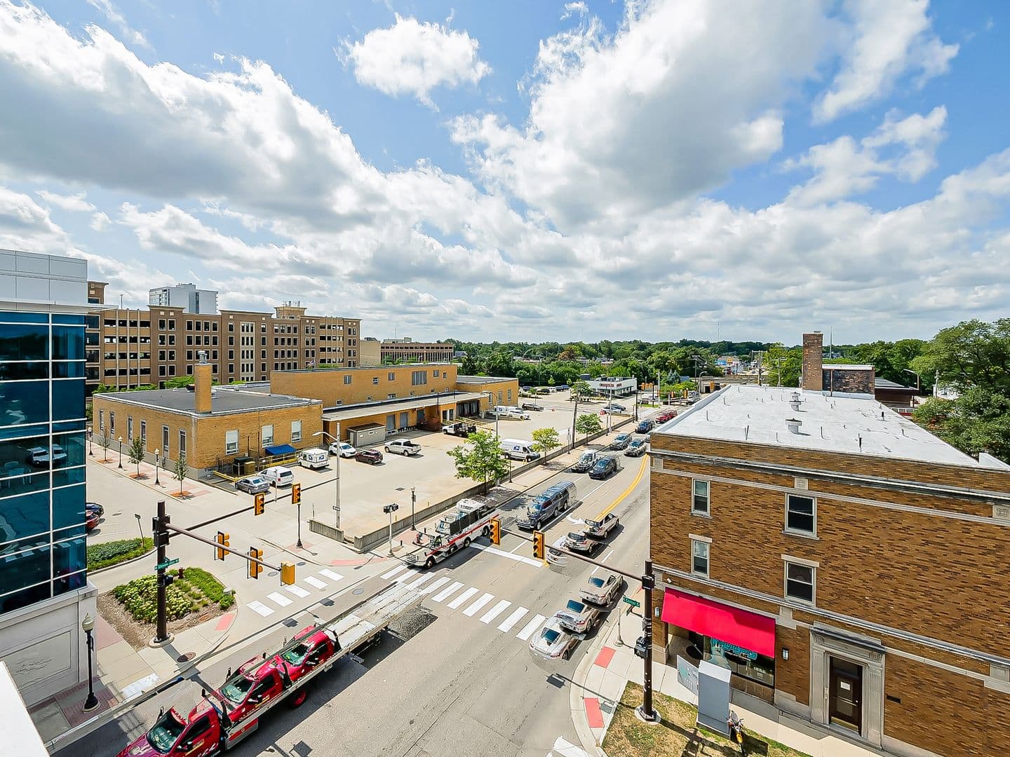 Royal Oak House: 100 N Center St Unit 401
