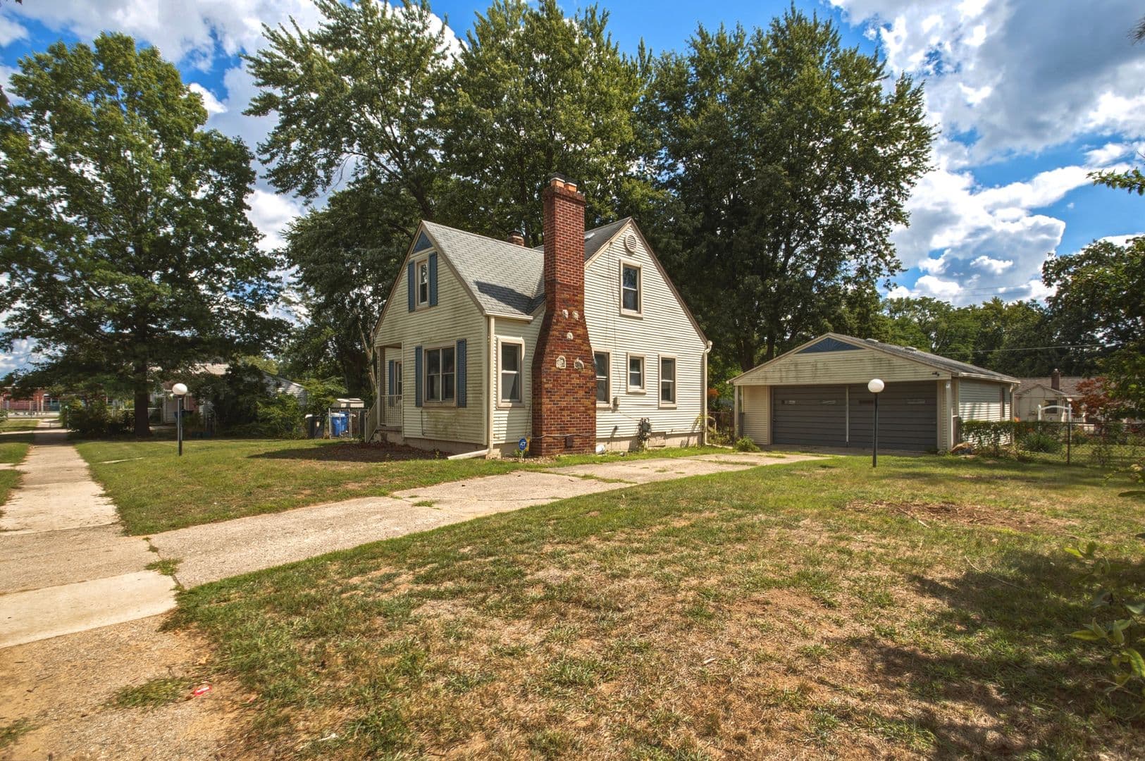 Dearborn Heights House: 25433 McDonald St