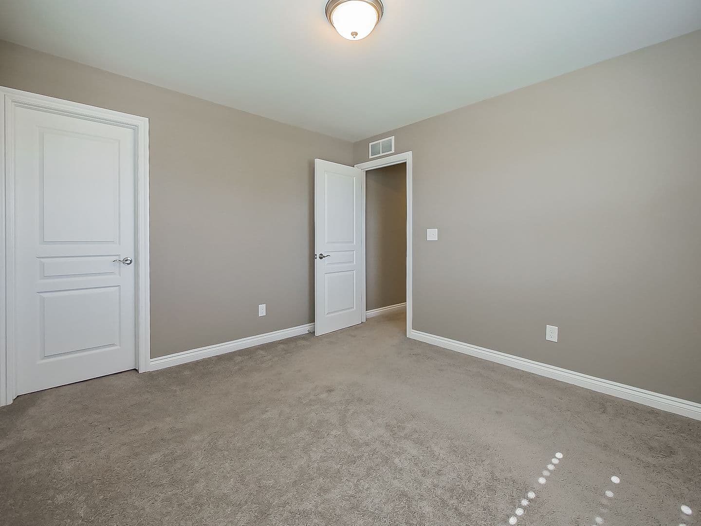 South Lyon House: 23431 Crooked Tree Ct S