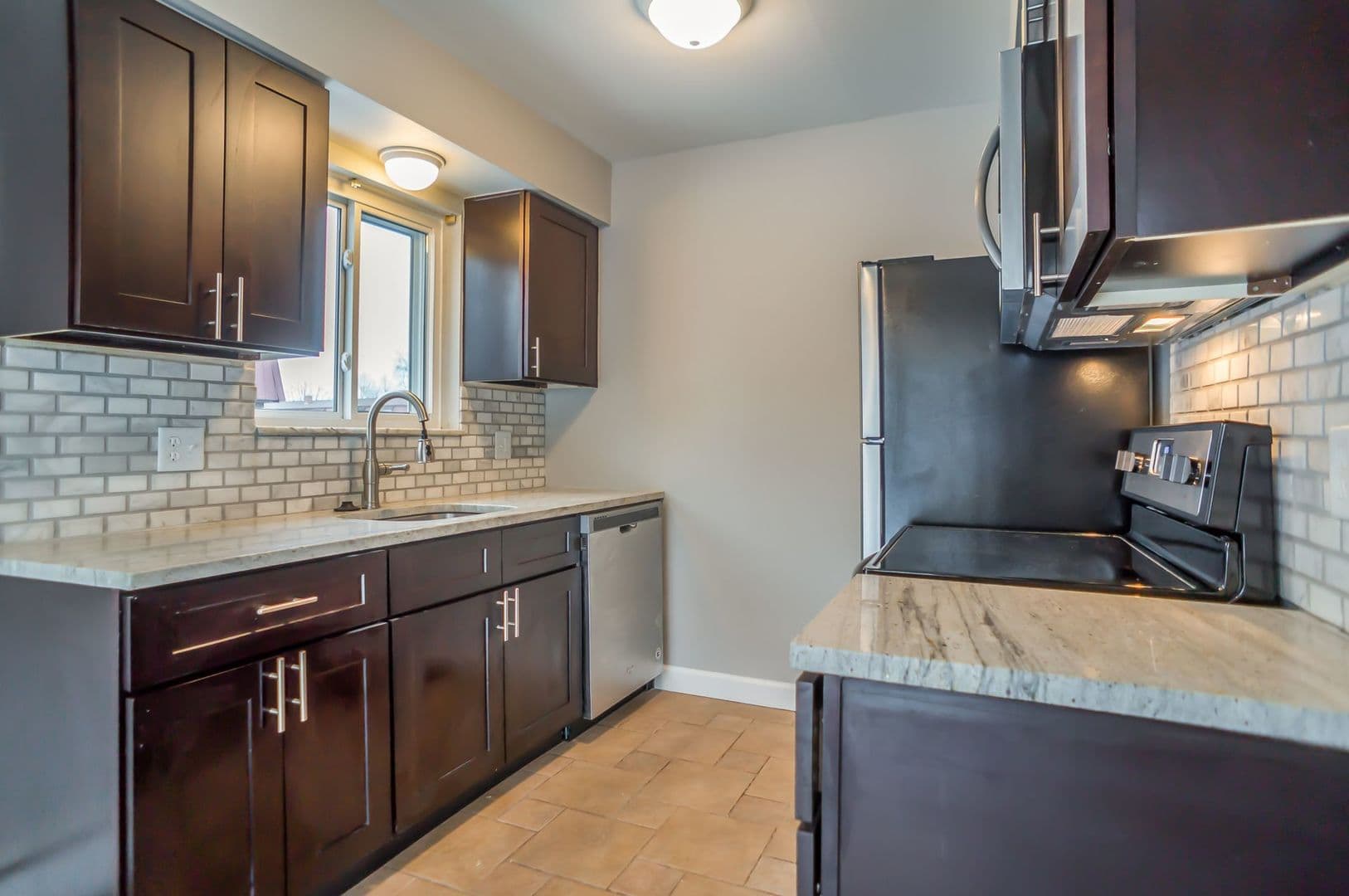Walled Lake Apartment: 2173 Decker Rd