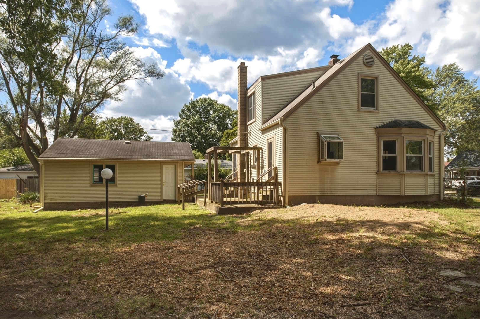 Dearborn Heights House: 25433 McDonald St
