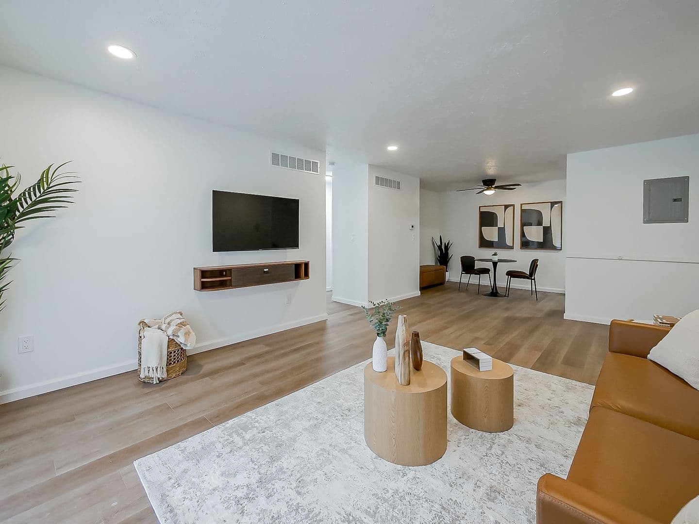 Plymouth Apartment: 40325 Plymouth Road