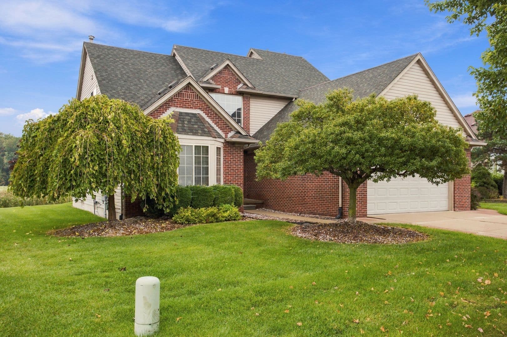 New Baltimore House: 52496 Fox Point Dr.