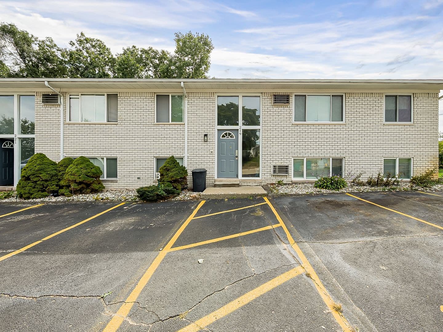 White Lake Apartment: 219 Summit Ridge Dr