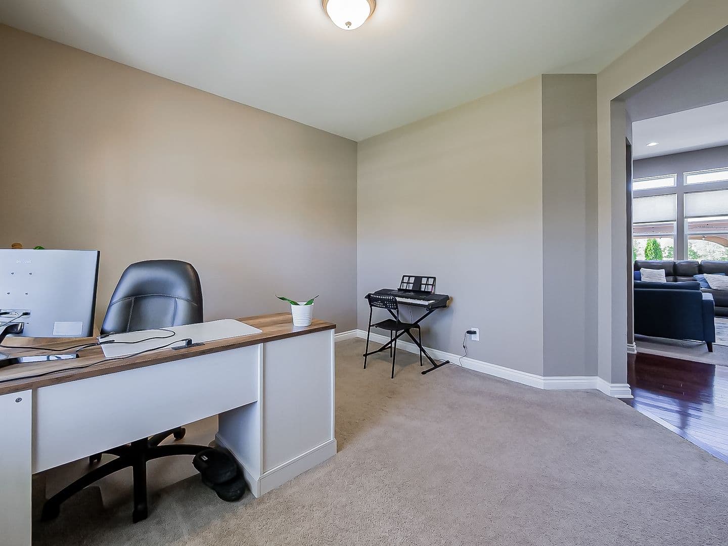 South Lyon House: 23431 Crooked Tree Ct S