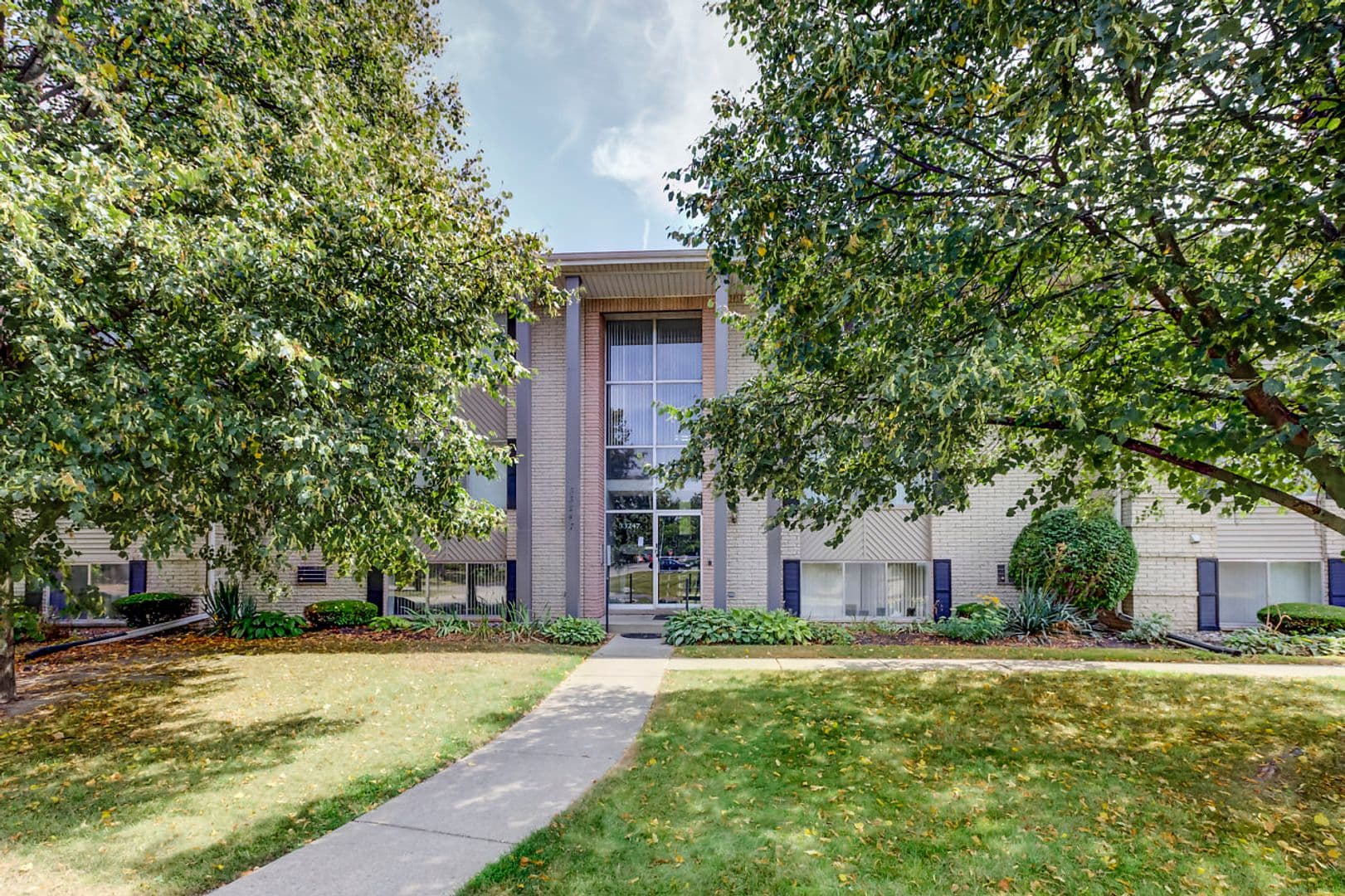 Farmington Apartment: 33302 Kingslane Ct