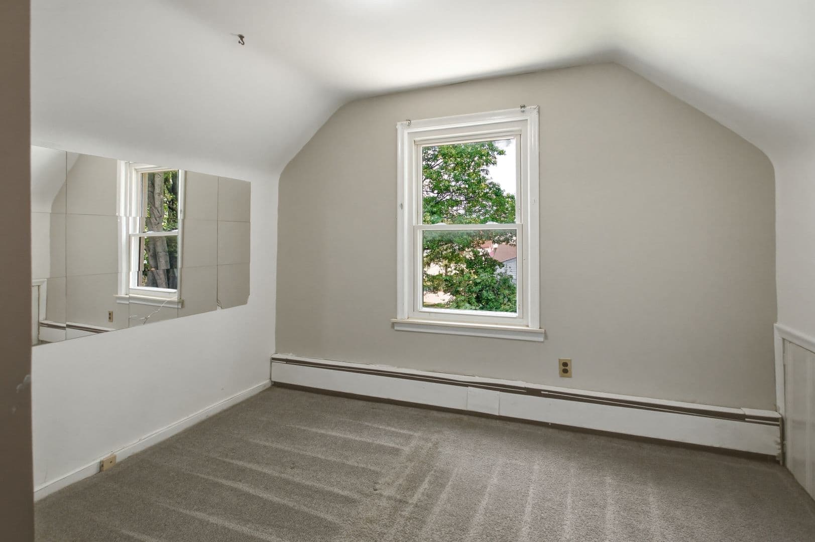 Dearborn Heights House: 25433 McDonald St