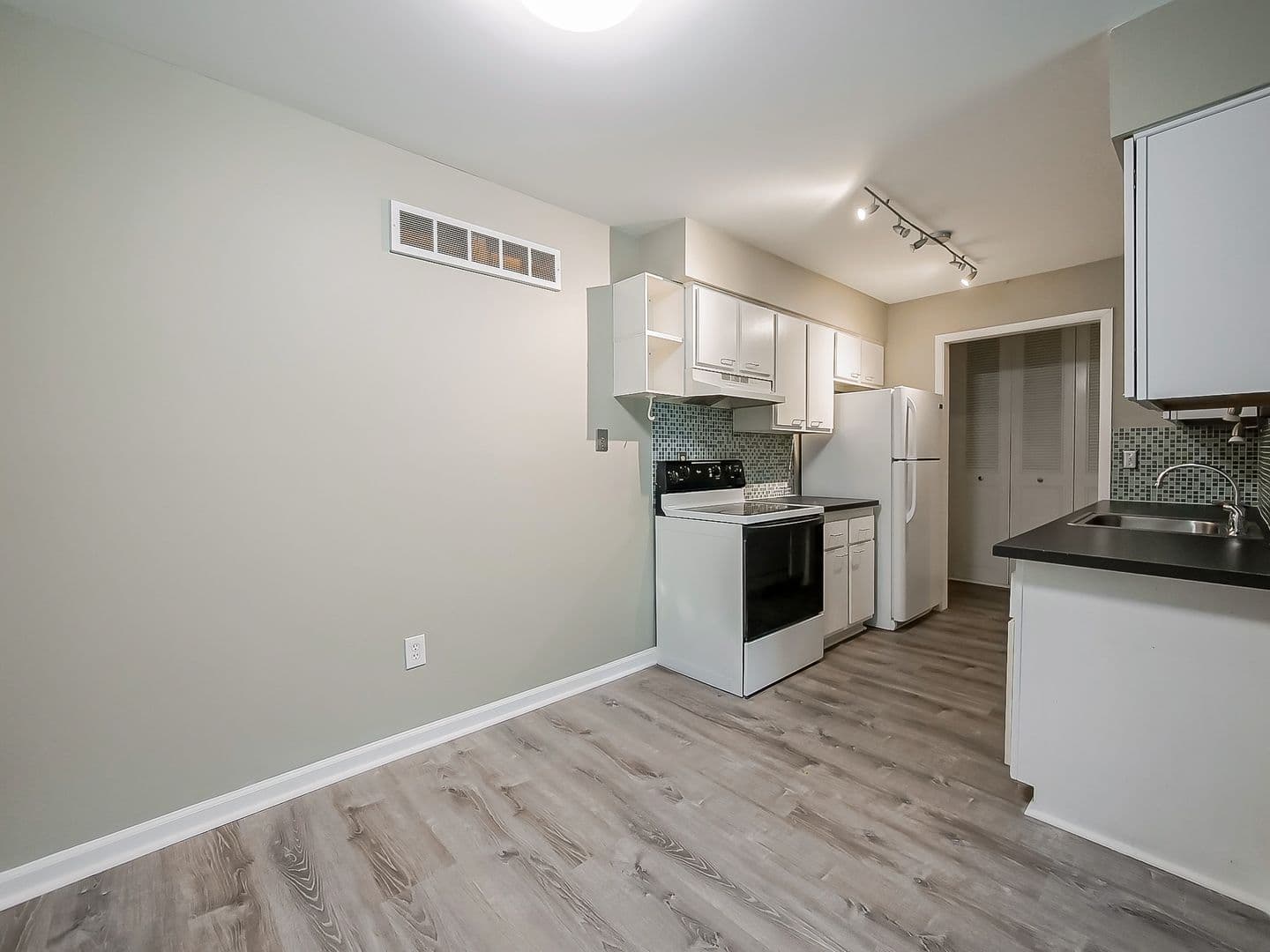 Northville House: 655 Randolph St Unit 102