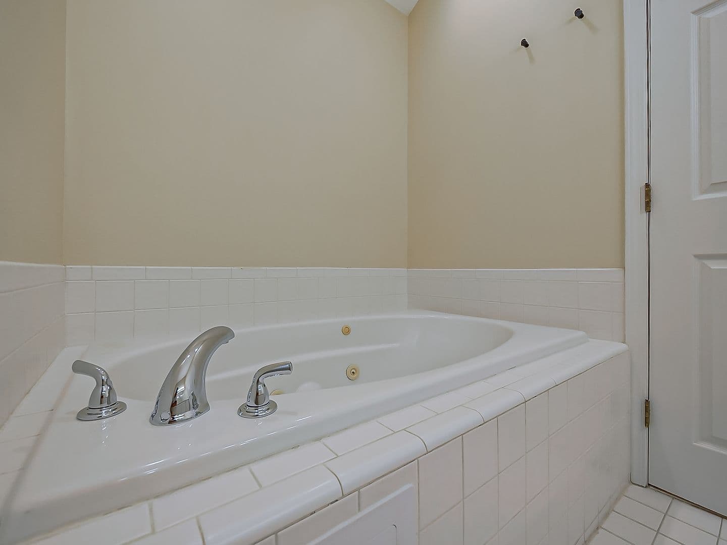 Wixom House: 3140 Mulberry Ct