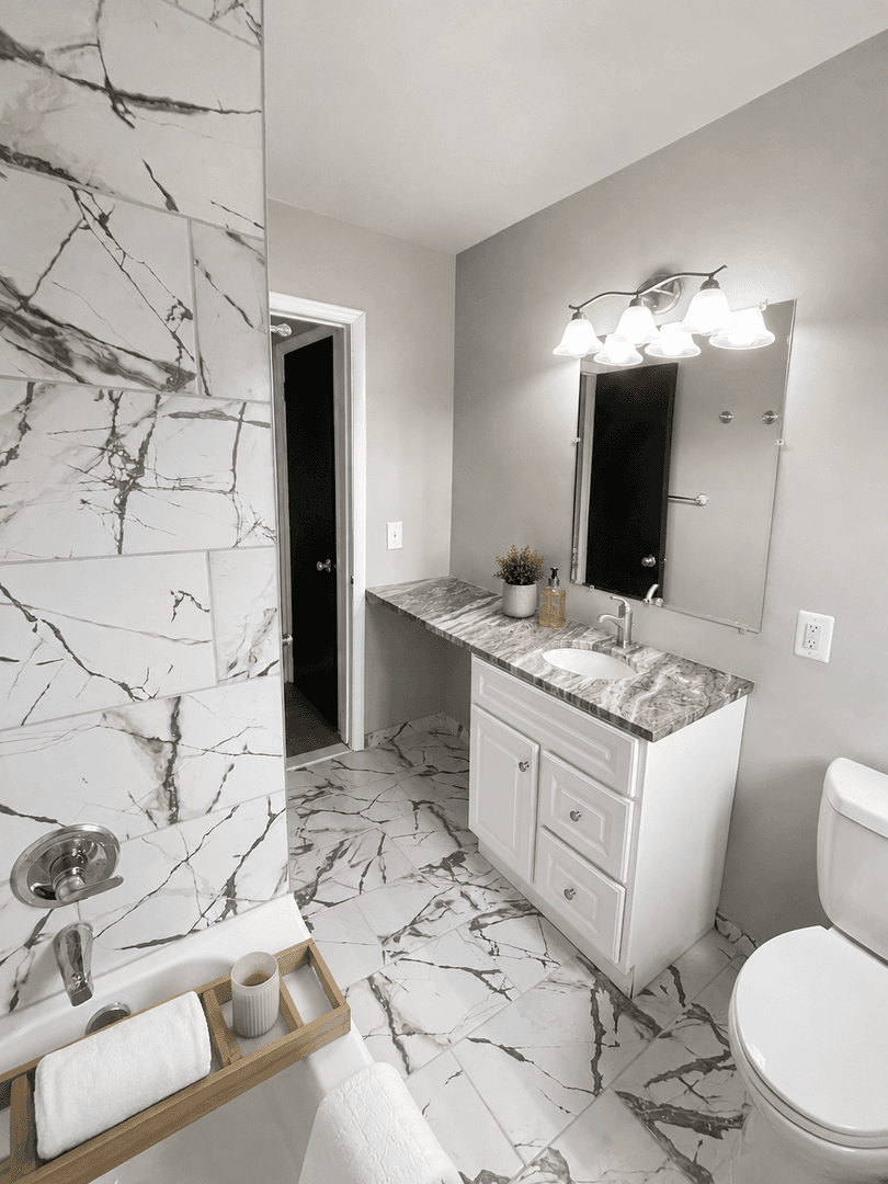 Clawson Apartment: 649 Maple Rd