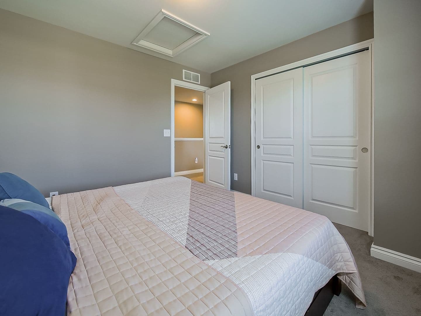 South Lyon House: 23431 Crooked Tree Ct S