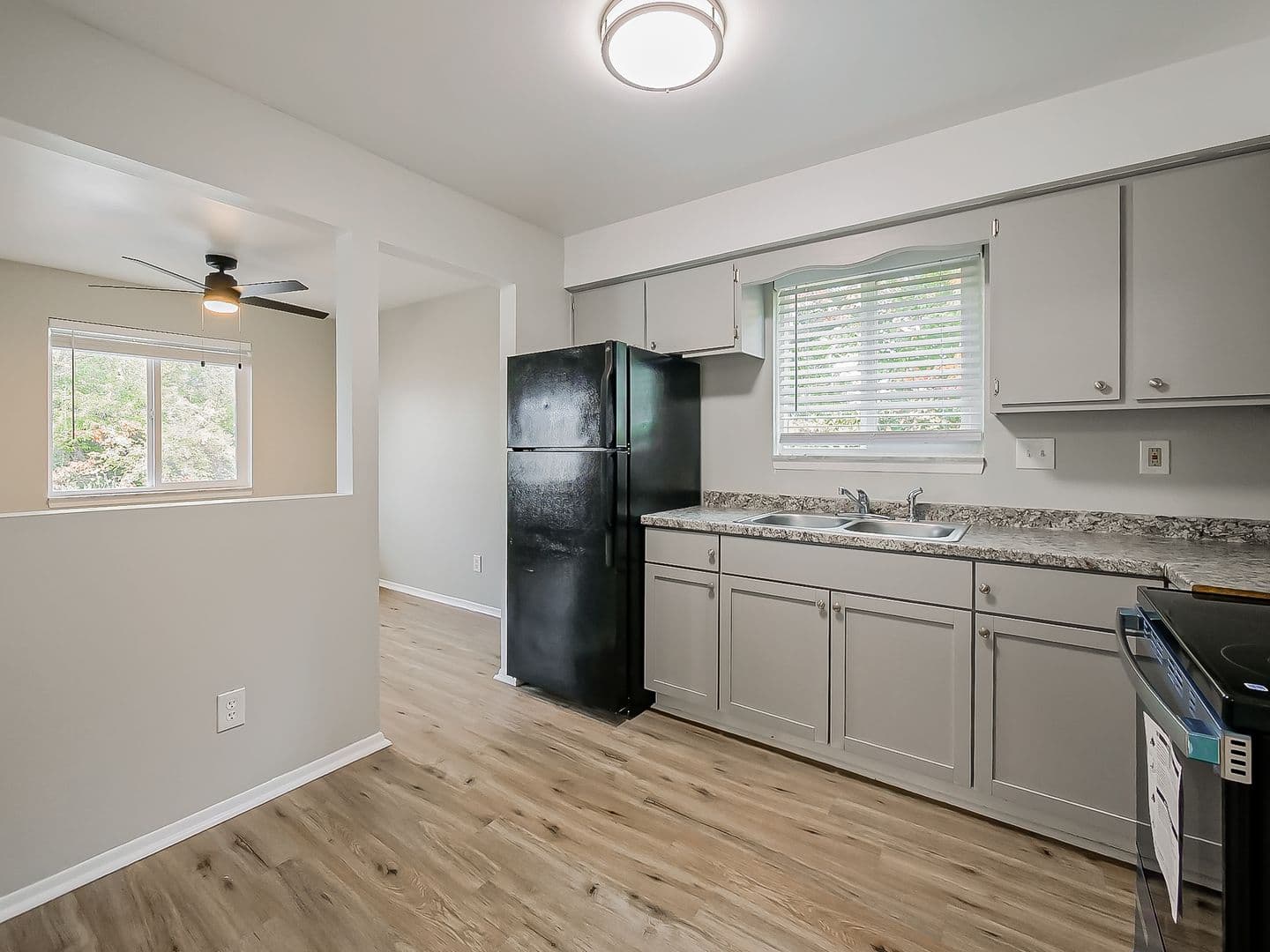 White Lake Apartment: 221 Summit Ridge Dr