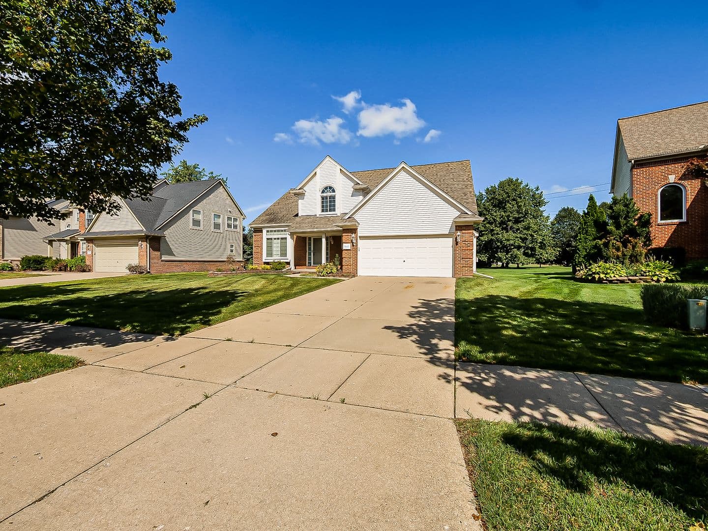 Wixom House: 3140 Mulberry Ct