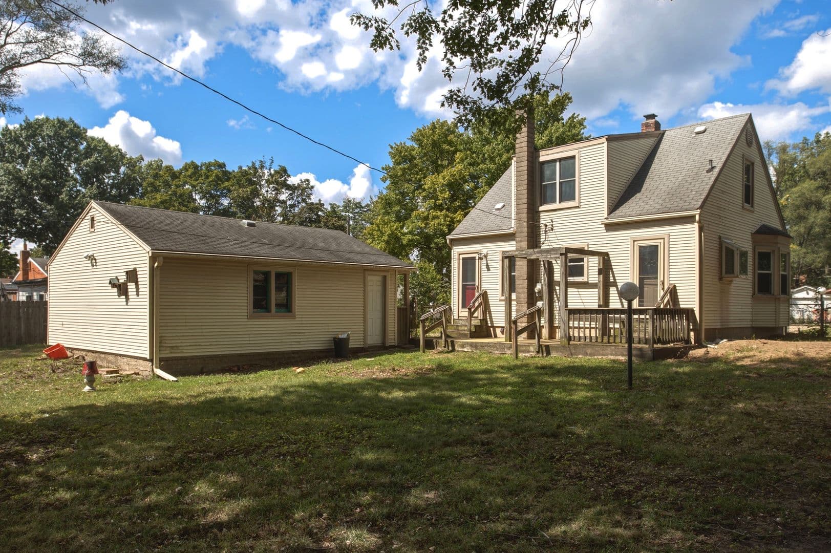 Dearborn Heights House: 25433 McDonald St