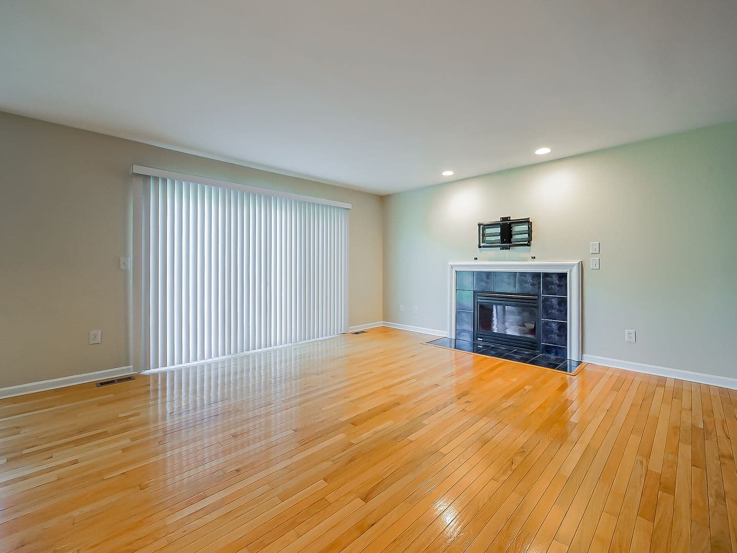 Wixom House: 3140 Mulberry Ct
