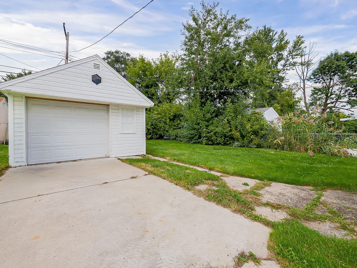 Madison Heights House: 53 E Hudson