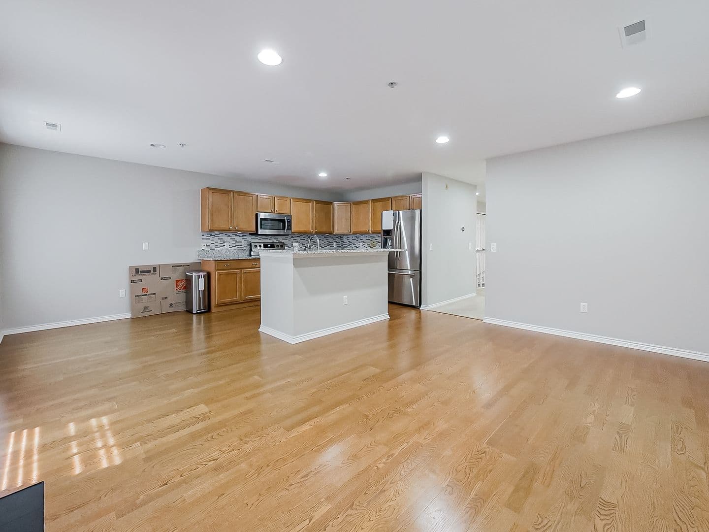 Canton House: 50107 Harding St