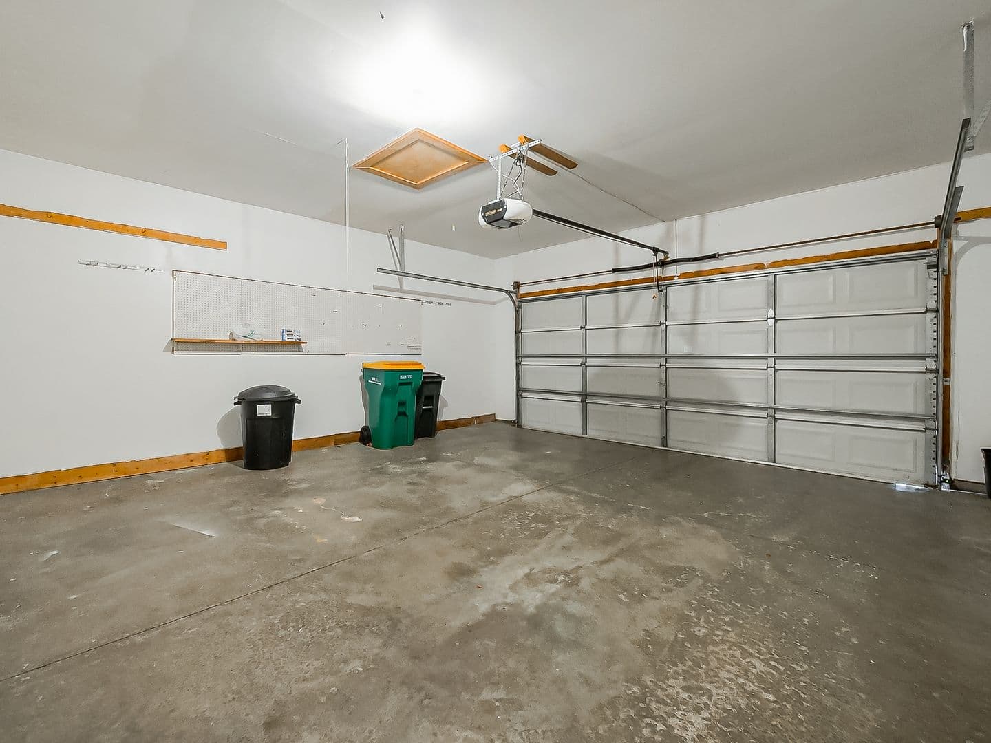 Wixom House: 3140 Mulberry Ct