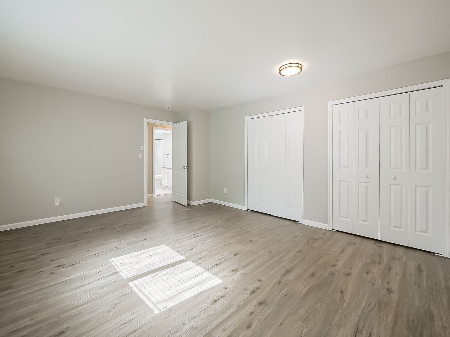 White Lake Apartment: 219 Summit Ridge Dr