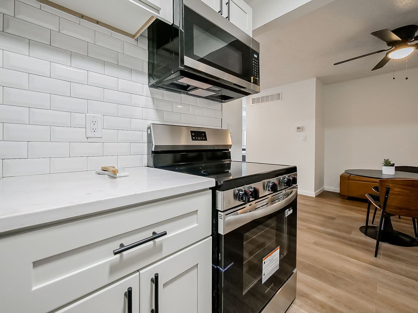 Plymouth Apartment: 40325 Plymouth Road