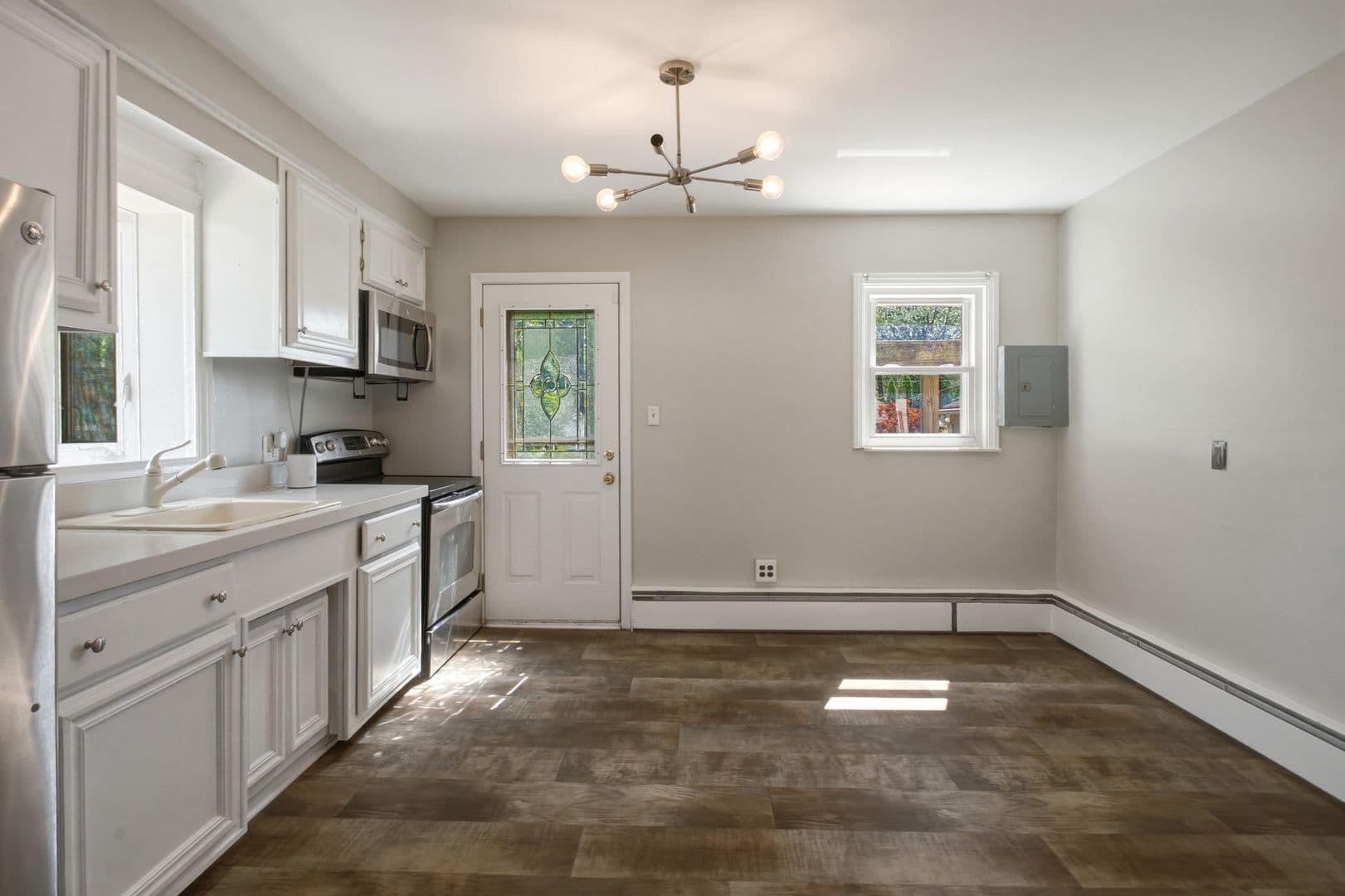 Dearborn Heights House: 25433 McDonald St
