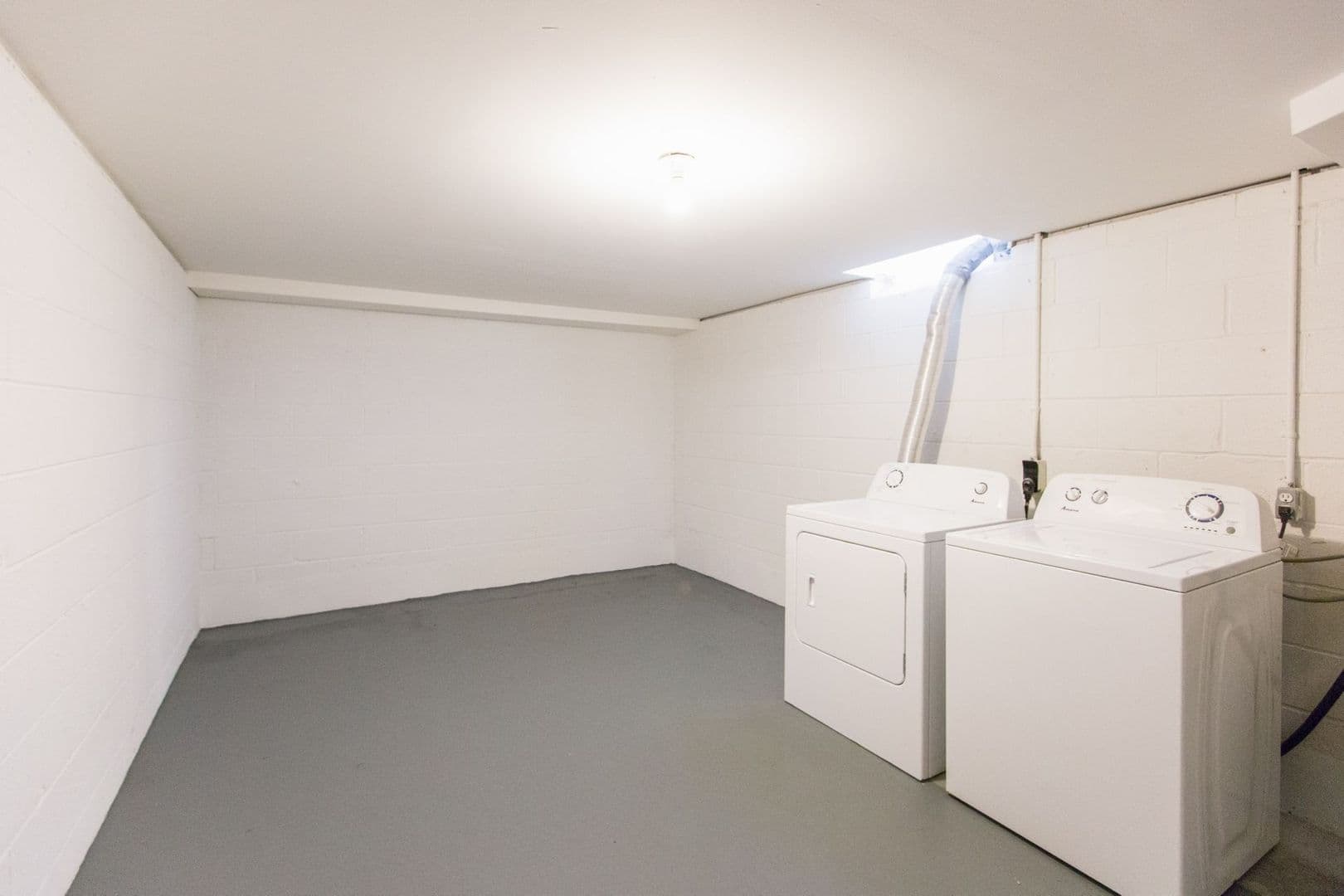 Clawson Apartment: 649 Maple Rd