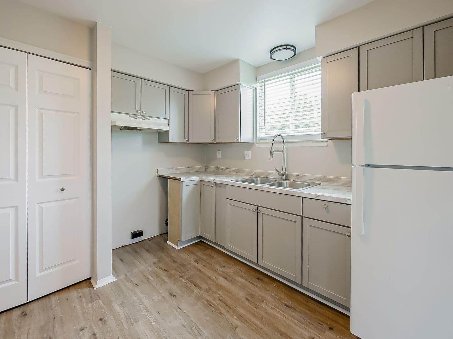 White Lake Apartment: 219 Summit Ridge Dr