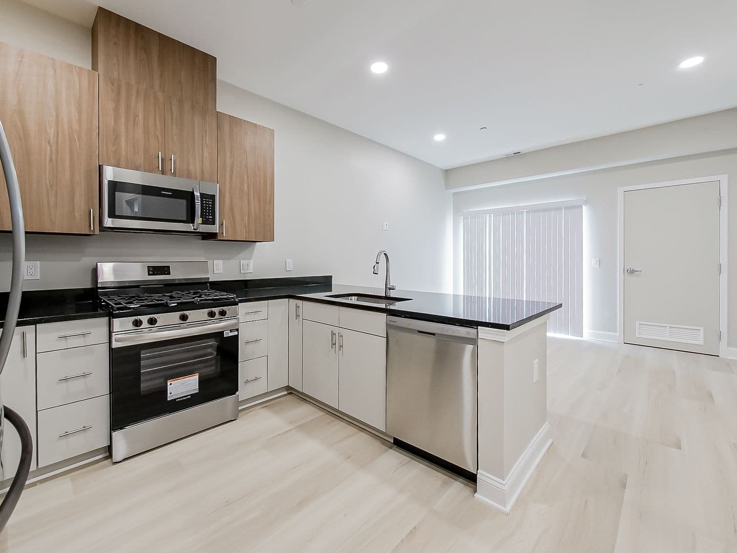 Westland Apartment: 31480 Warren Rd