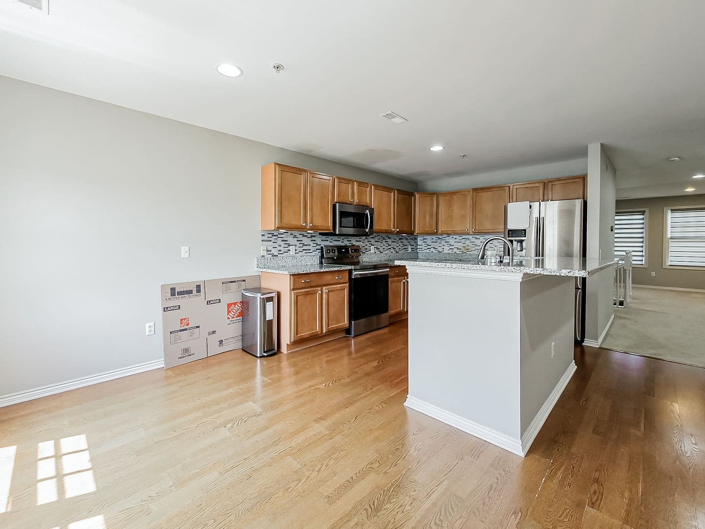 Canton House: 50107 Harding St