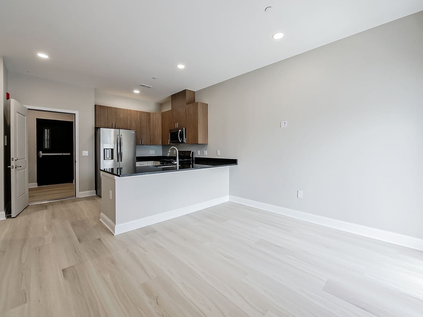 Westland Apartment: 31480 Warren Rd