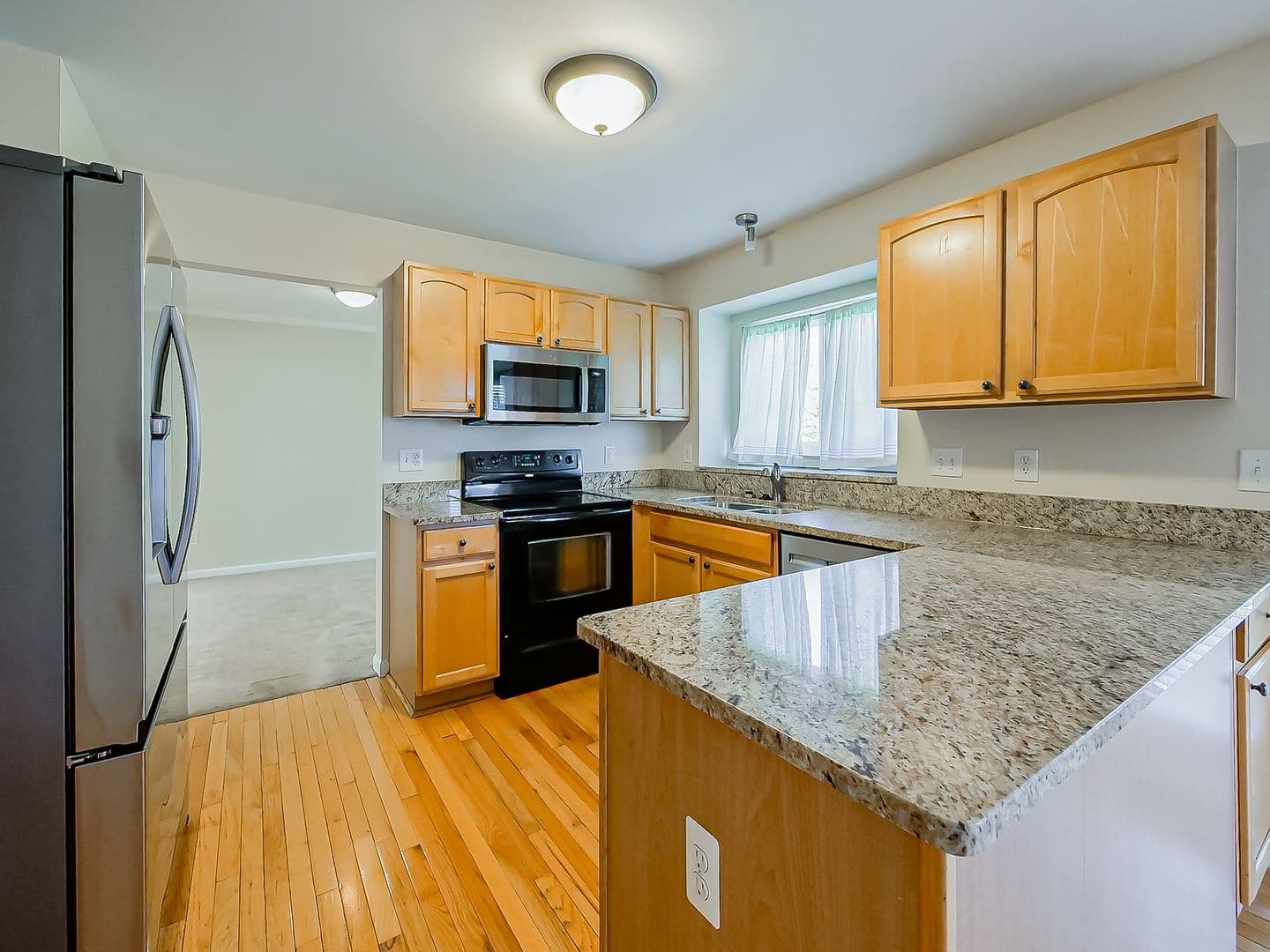 Wixom House: 3140 Mulberry Ct