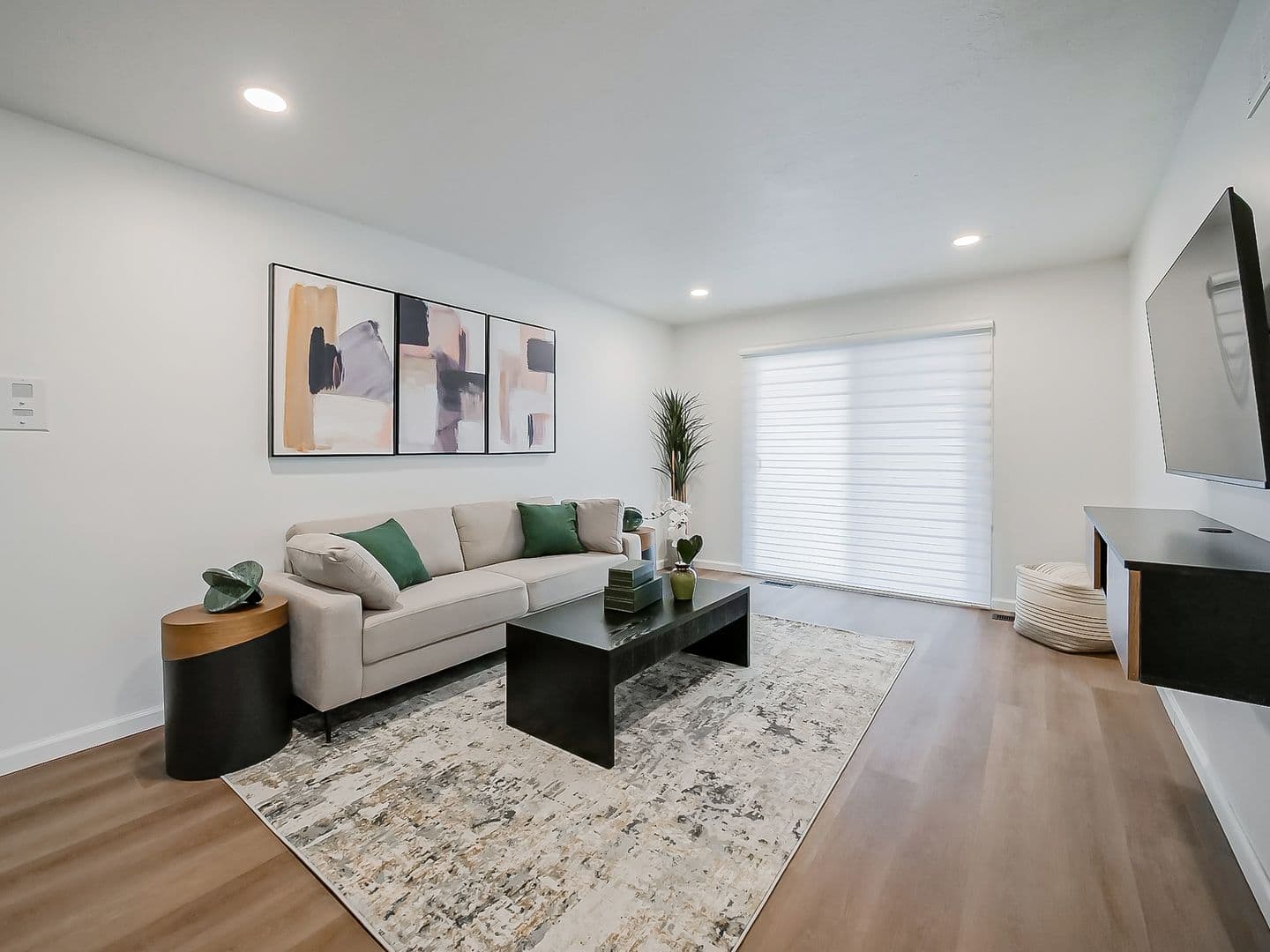 Plymouth Apartment: 40325 Plymouth Road