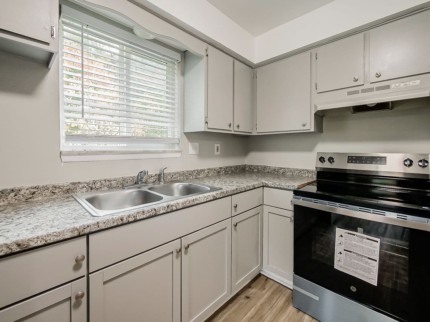 White Lake Apartment: 221 Summit Ridge Dr