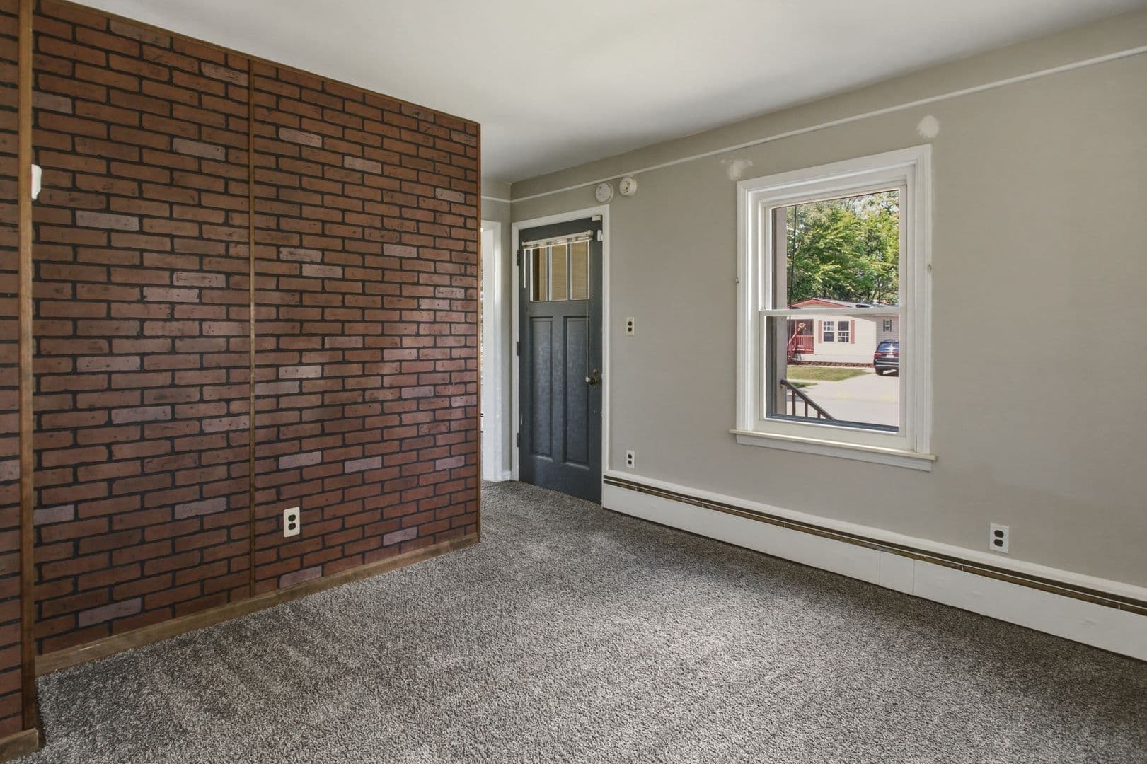 Dearborn Heights House: 25433 McDonald St