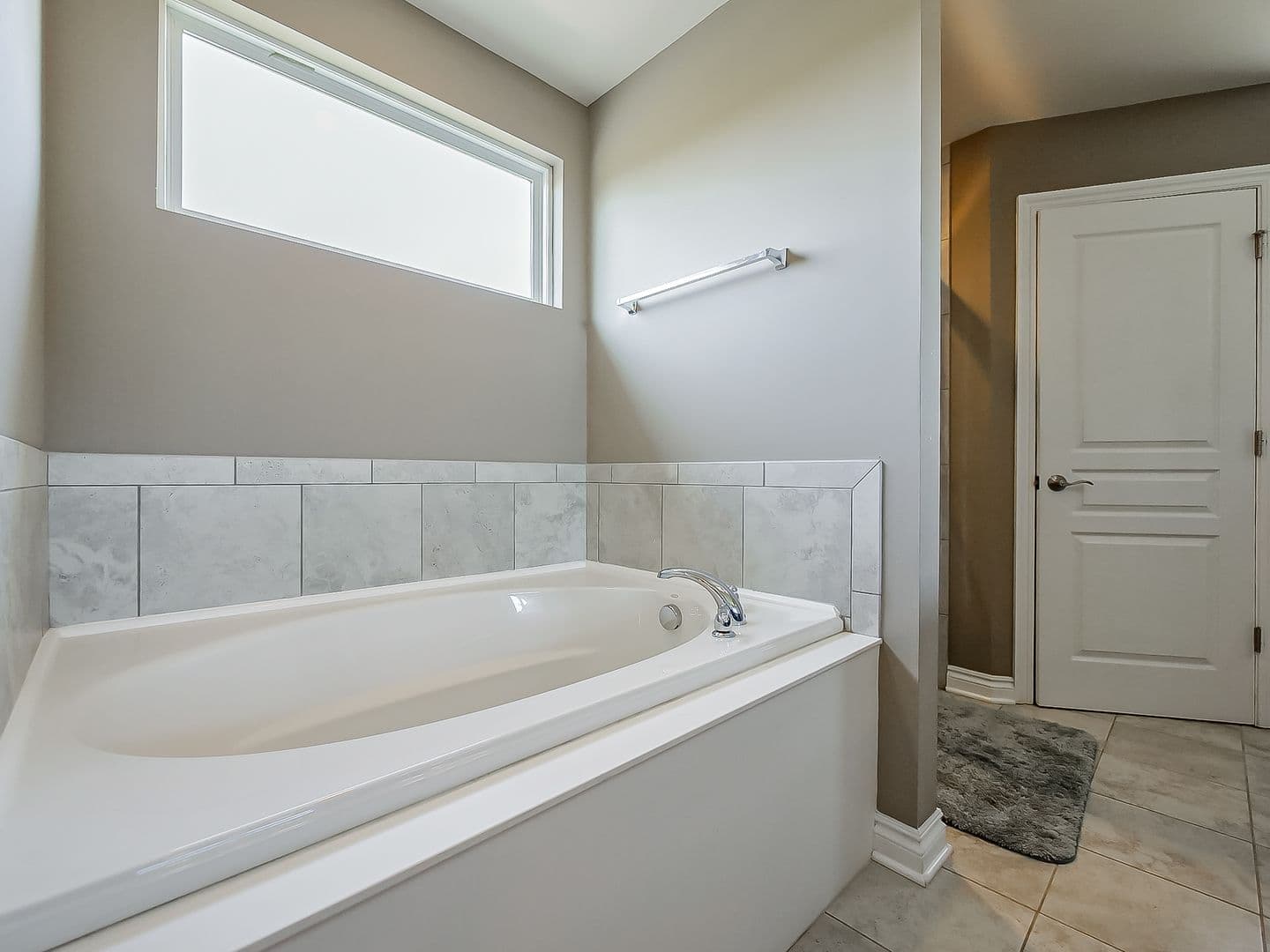 South Lyon House: 23431 Crooked Tree Ct S