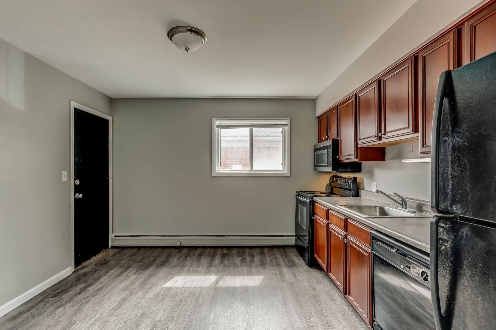 Clawson Apartment: 649 Maple Rd