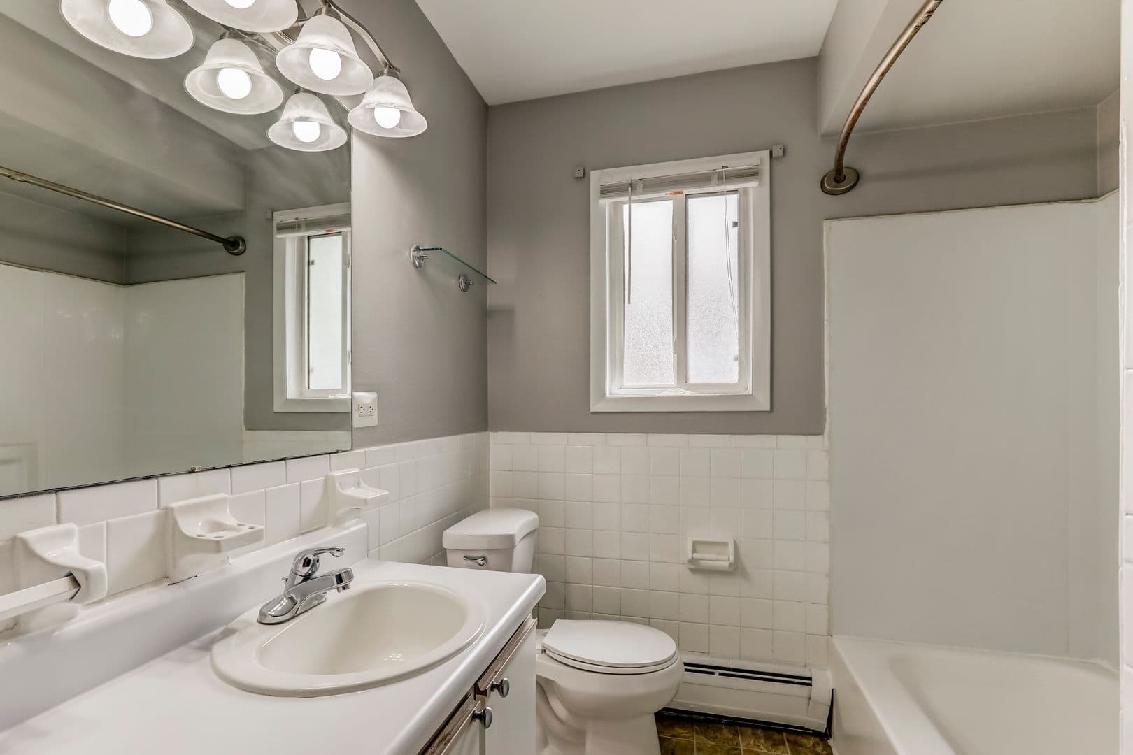 Clawson Apartment: 649 Maple Rd