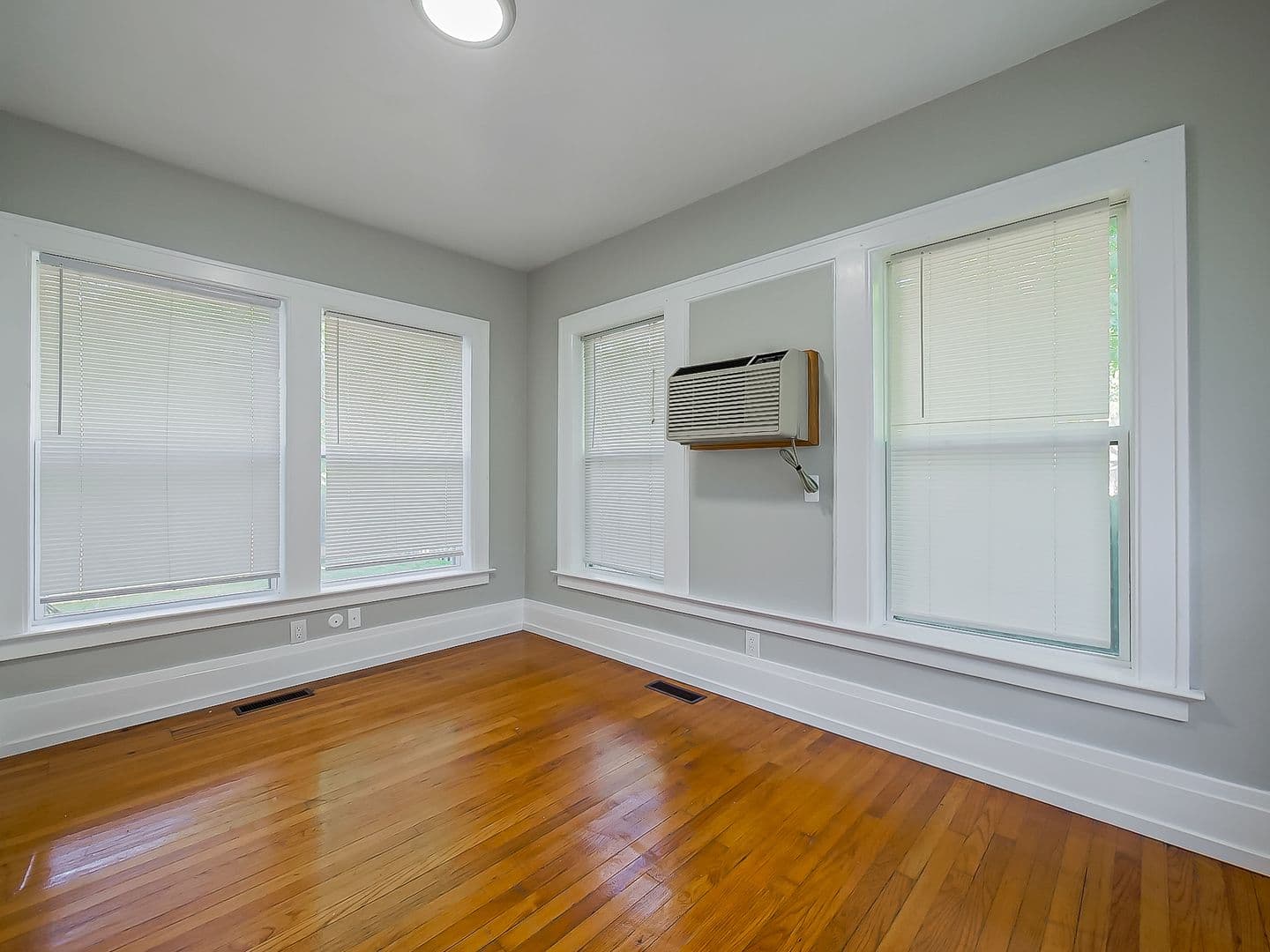 Waterford Apartment: 3160 Dixie Hwy