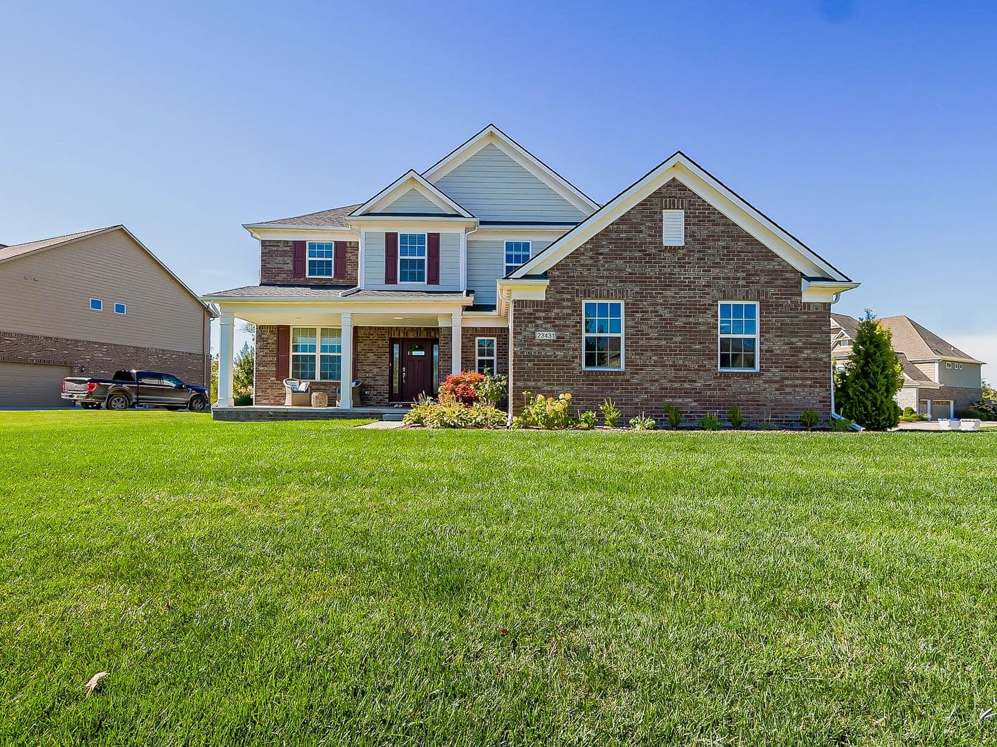 South Lyon House: 23431 Crooked Tree Ct S