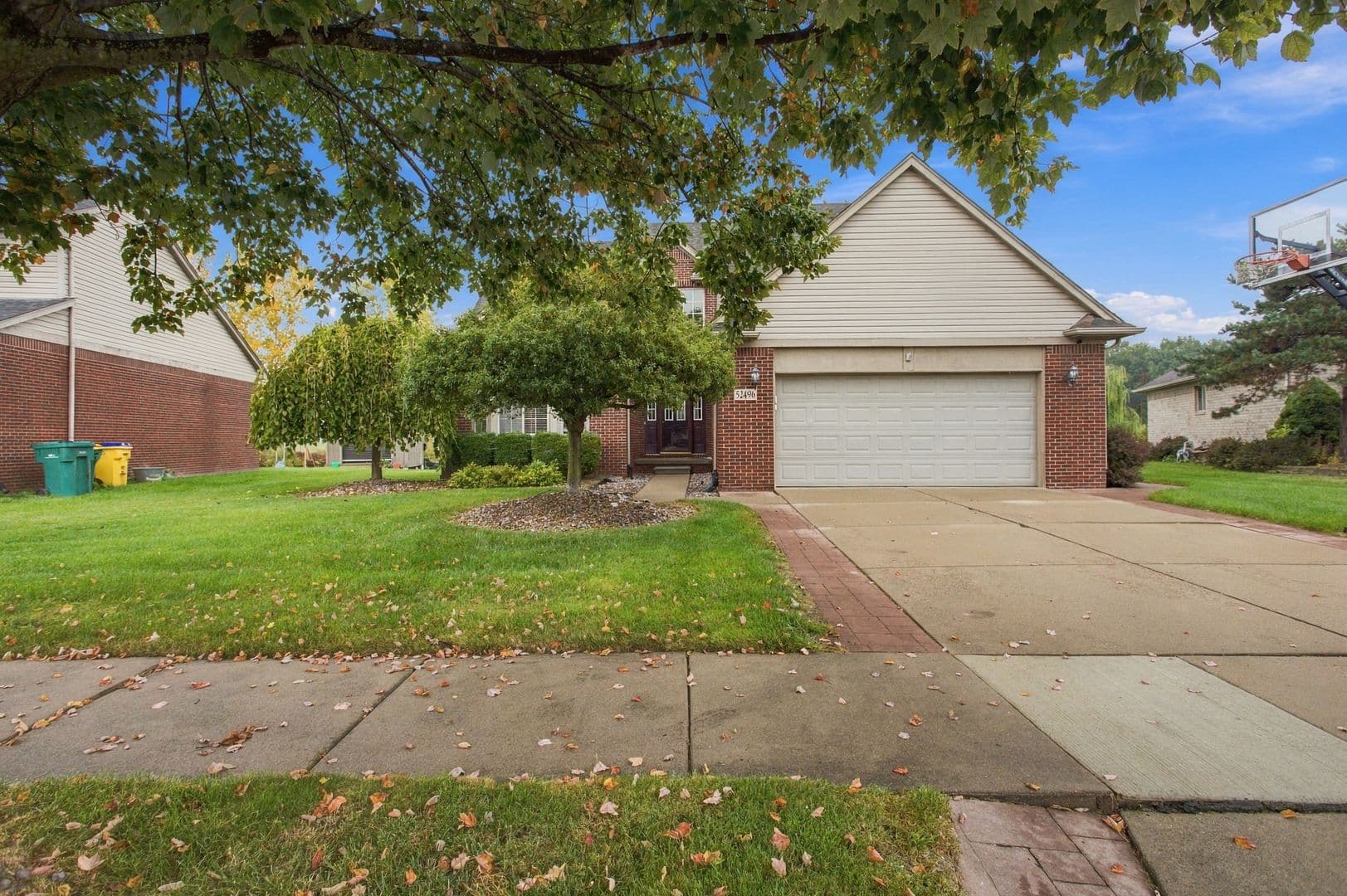 New Baltimore House: 52496 Fox Point Dr.