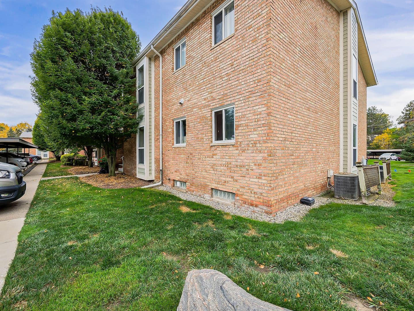 Northville House: 655 Randolph St Unit 102
