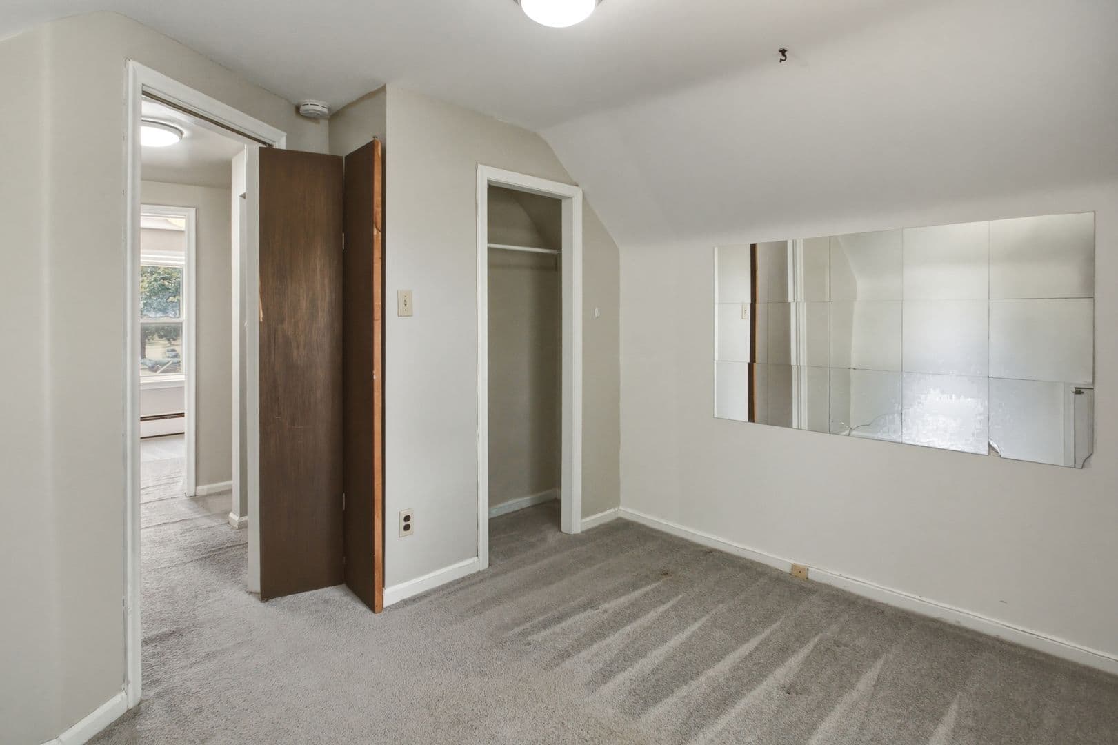 Dearborn Heights House: 25433 McDonald St