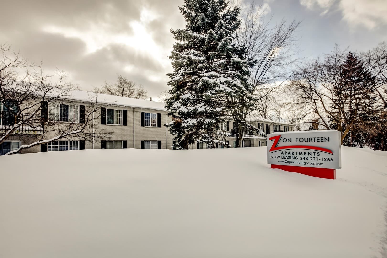 Farmington Hills Apartment: 32023 W 14 Mile Rd