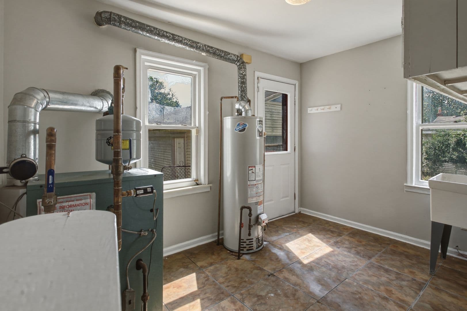 Dearborn Heights House: 25433 McDonald St