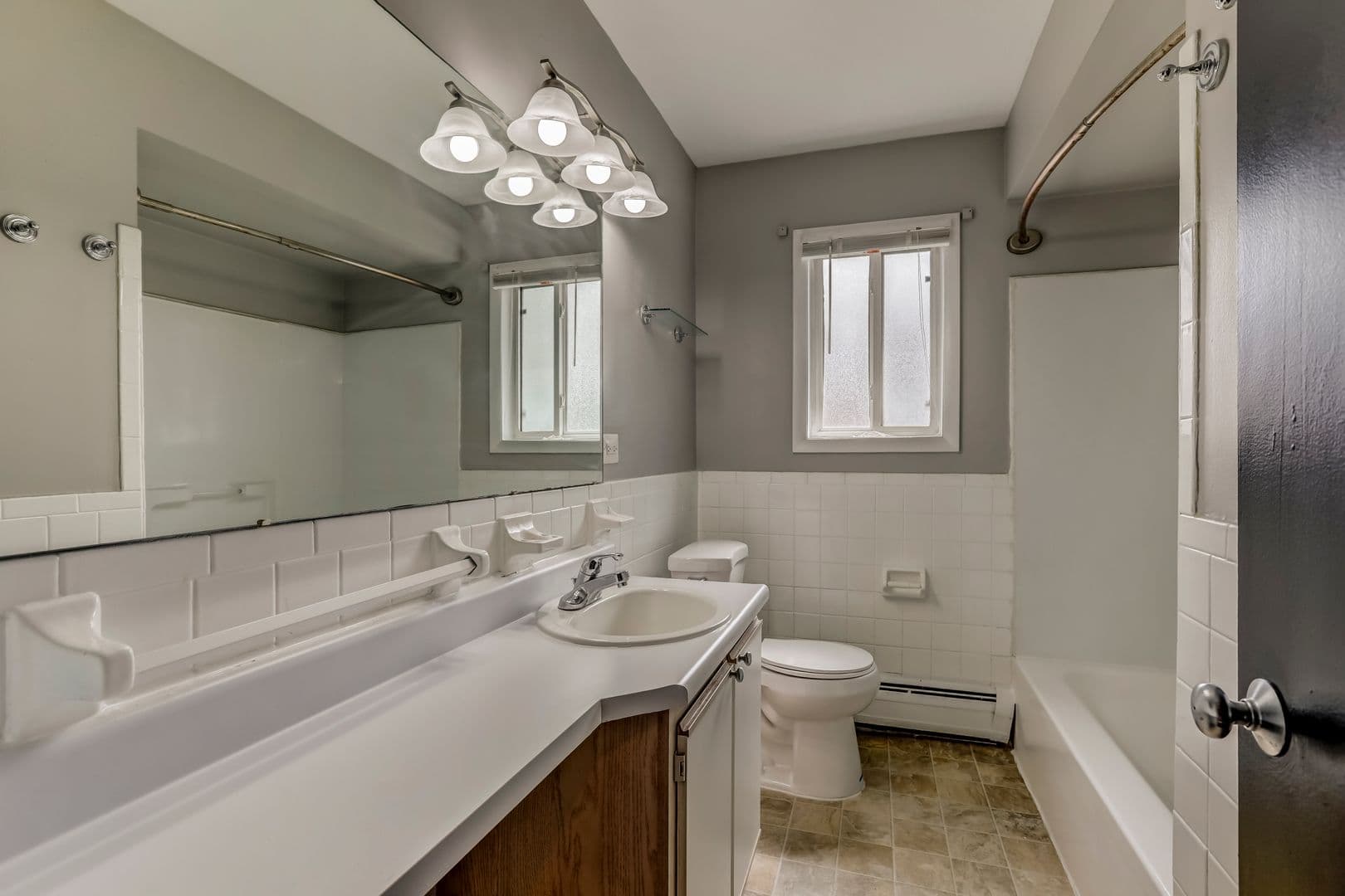 Clawson Apartment: 649 Maple Rd
