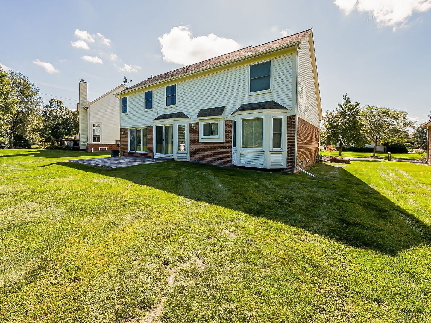 Wixom House: 3140 Mulberry Ct